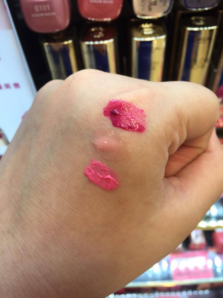 L’ORÉAL 巴黎萊雅 玫瑰珍藏版 奢華唇釉 巨星專屬粉紅試色分享~范冰冰、芭芭拉帕文、茱莉安摩爾專屬唇釉，這系列根本就是平價版YSL唇彩呀~茱莉安摩爾色看起來跟擦起來完全不同，真是超級美~ 彩妝品分享 民生資訊分享 
