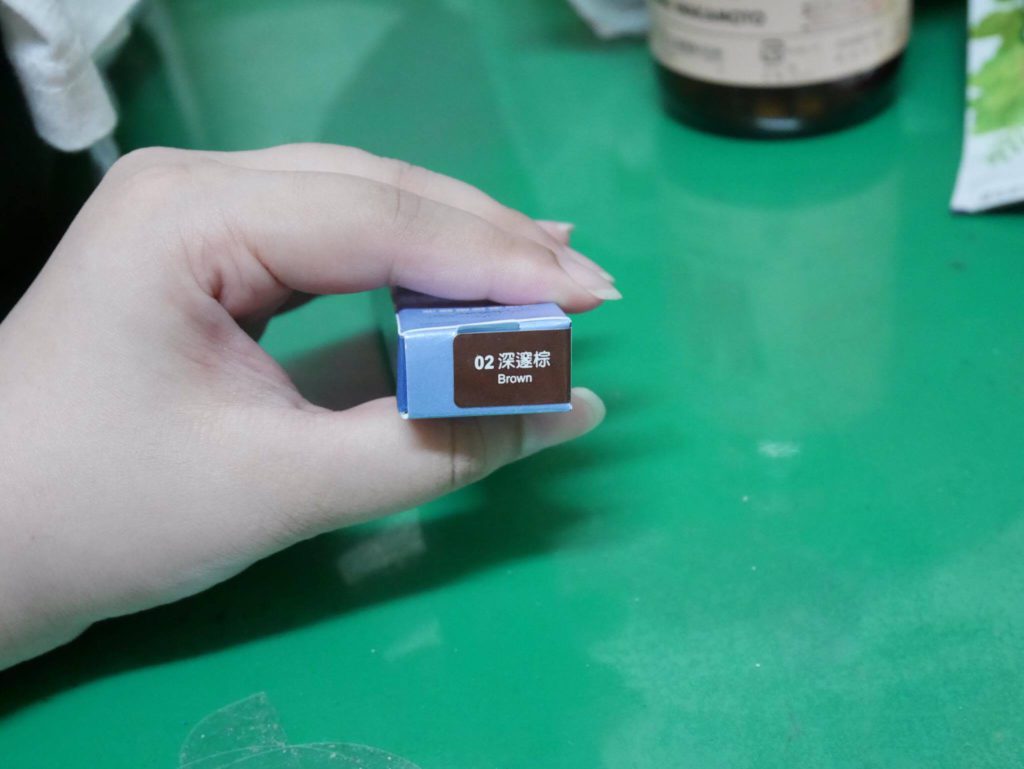 Solone電流激細眼線液 使用心得分享~ 高顯色又溫水可卸,必回購的眼妝產品! 彩妝品分享 民生資訊分享 穿搭分享