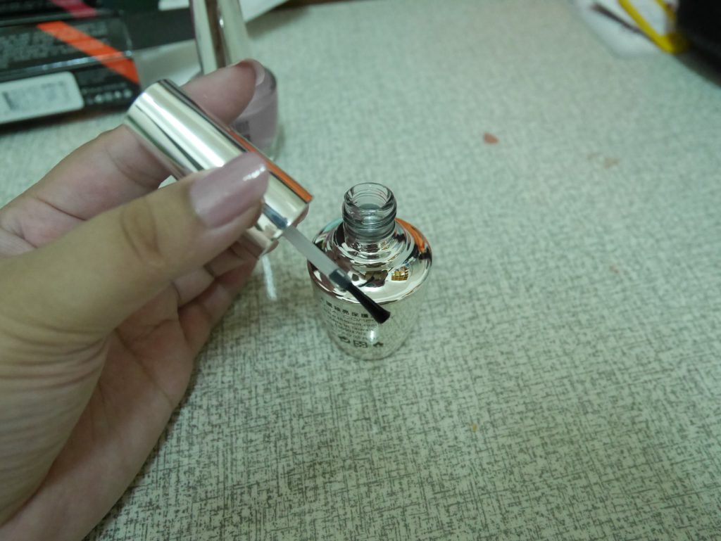UNT 太陽感‧光指彩釉 + 太陽釉亮保護膠 2步驟光晶作用 護甲+護色 突破傳統指彩易脫落的窘境 彩妝品分享 穿搭分享 自己動手做!