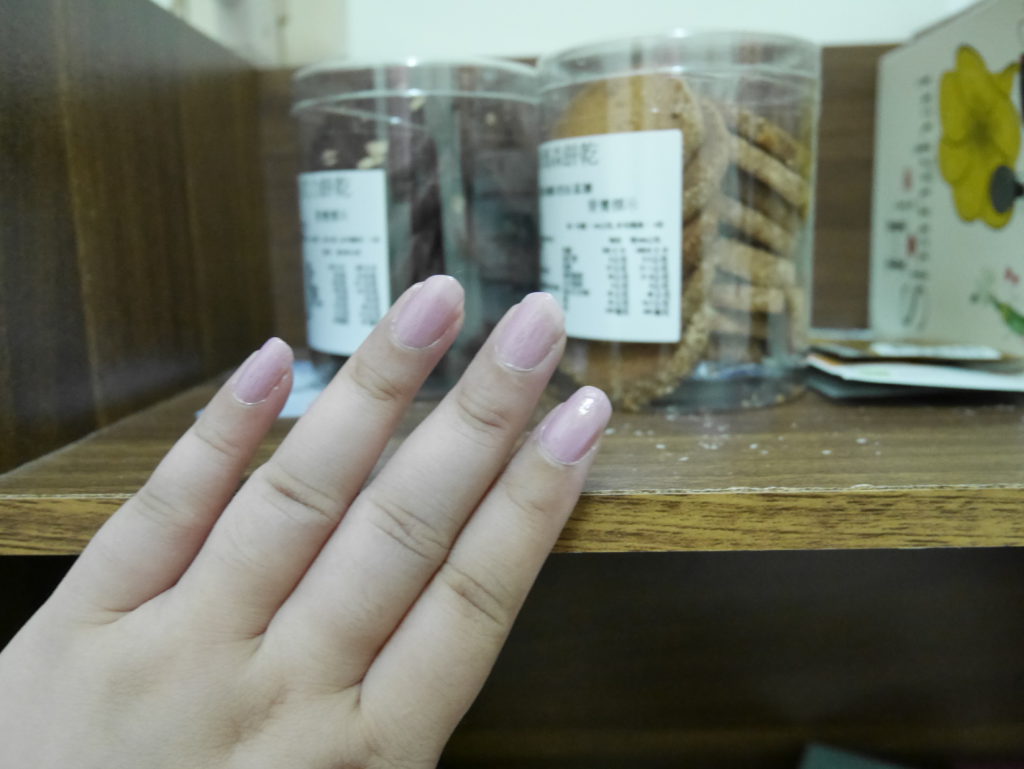 UNT 太陽感‧光指彩釉 + 太陽釉亮保護膠 2步驟光晶作用 護甲+護色 突破傳統指彩易脫落的窘境 彩妝品分享 穿搭分享 自己動手做！ 