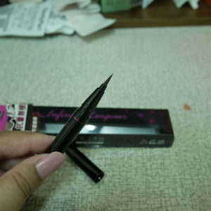 註：內有小丑女仿妝 驚嚇程度爆表(請有心理準備) 1028-抗暈無阻暹羅貓眼線液-深邃咖啡 新手適用 好掌控不易失手 超級好卸除 彩妝品分享 