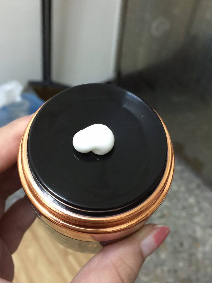USERISM 靓肌靚水漾仙跡多功修護菁純霜 使用心得分享 適合冬天使用的溫和滋潤乳霜,使用感覺很像雅詩蘭黛乳霜,想找替代品的也許可以考慮! 保養品分享 健康養身 彩妝品分享 民生資訊分享 醫美