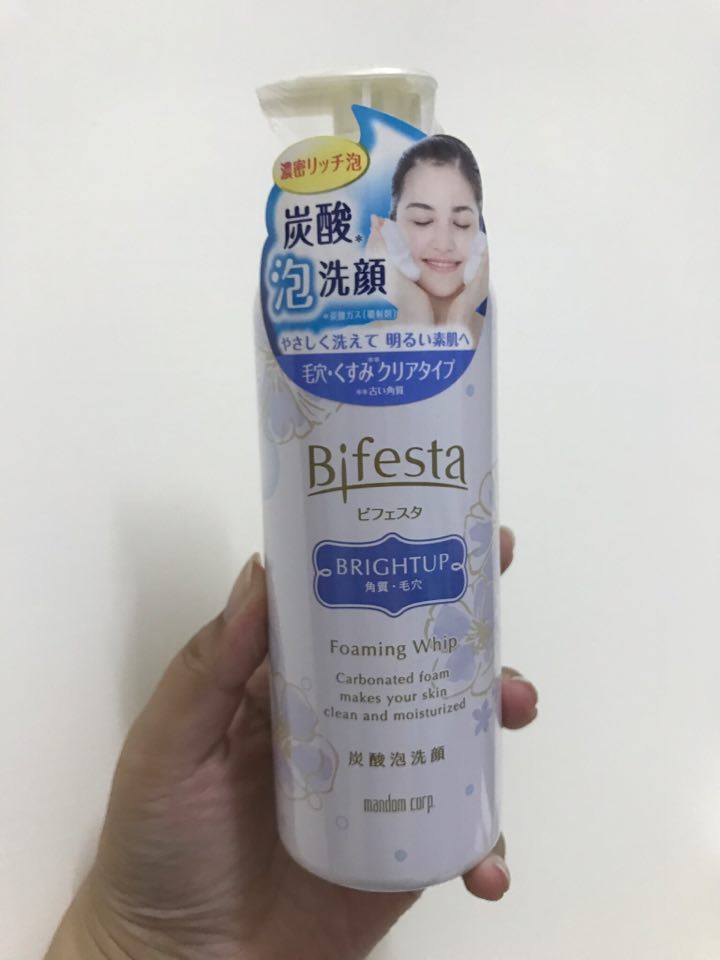 Bifesta碧菲絲特抗暗沉碳酸泡洗面乳 舒適的泡沫清潔,還我清透肌膚~日常清潔可用,防水不行。 保養品分享 健康養身 彩妝品分享 民生資訊分享