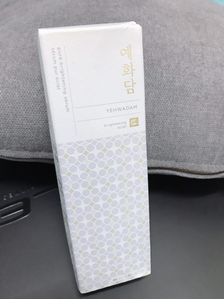 THE FACE SHOP/菲詩小舖 蘂花譚雪丹純白精華液 微感潤卻清爽，吸收超快不黏膩，適合夏天使用的舒爽保養輕型水乳液 保養品分享 攝影 民生資訊分享 