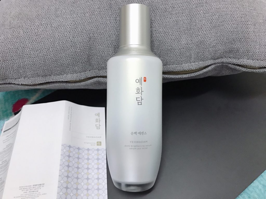 THE FACE SHOP/菲詩小舖 蘂花譚雪丹純白精華液 微感潤卻清爽，吸收超快不黏膩，適合夏天使用的舒爽保養輕型水乳液 保養品分享 攝影 民生資訊分享 