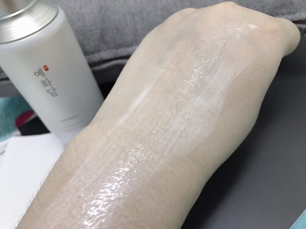 THE FACE SHOP/菲詩小舖 蘂花譚雪丹純白精華液 微感潤卻清爽，吸收超快不黏膩，適合夏天使用的舒爽保養輕型水乳液 保養品分享 攝影 民生資訊分享 