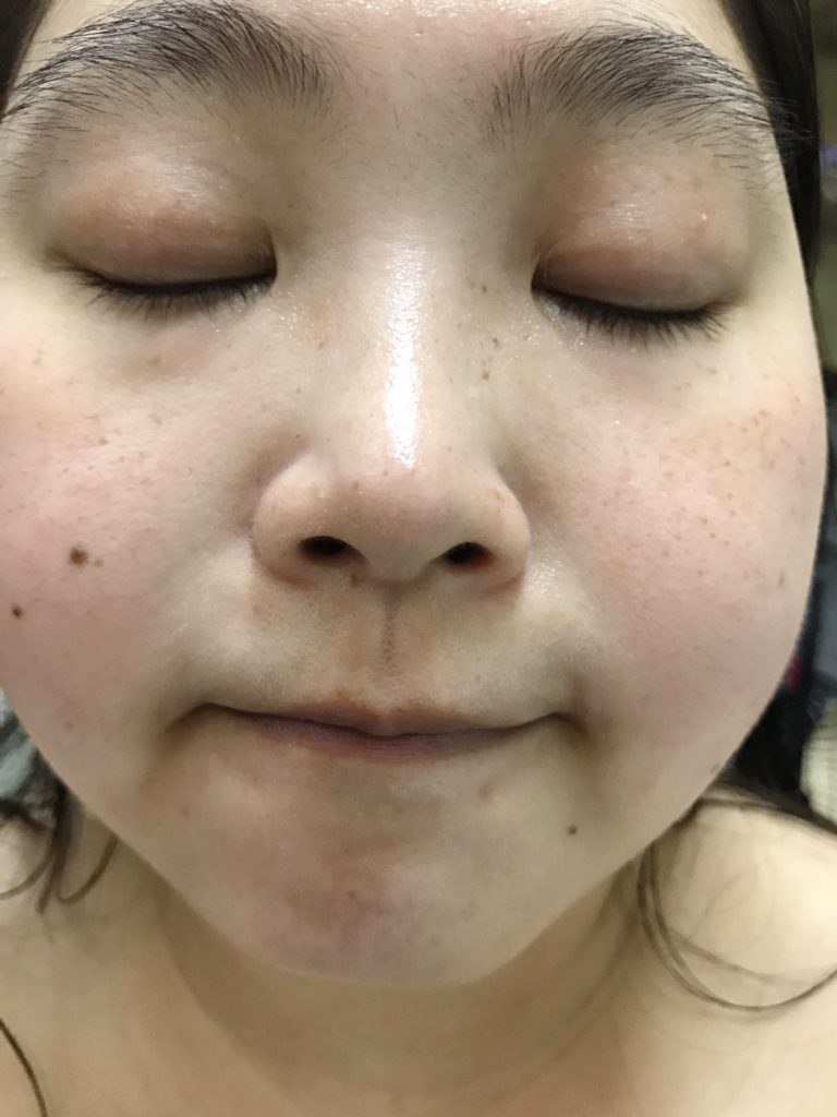 THE FACE SHOP/菲詩小舖 蘂花譚雪丹純白精華液 微感潤卻清爽，吸收超快不黏膩，適合夏天使用的舒爽保養輕型水乳液 保養品分享 攝影 民生資訊分享 