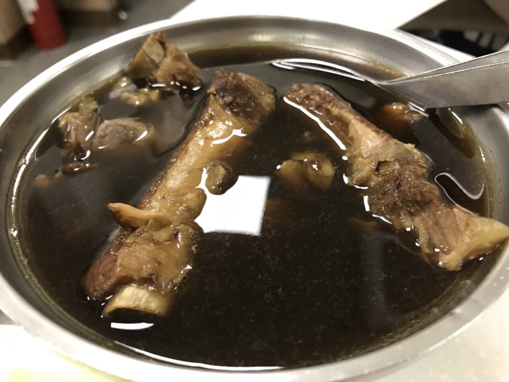 台中北區 康寶十全藥燉排骨御膳養生食補 藥膳湯頭順口好喝不甜膩 排骨香嫩又好咬 直接用手抓起來吃就是王道!午餐/宵夜/養生/美味/藥膳/支骨 中式料理 健康養身 民生資訊分享 飲食集錦