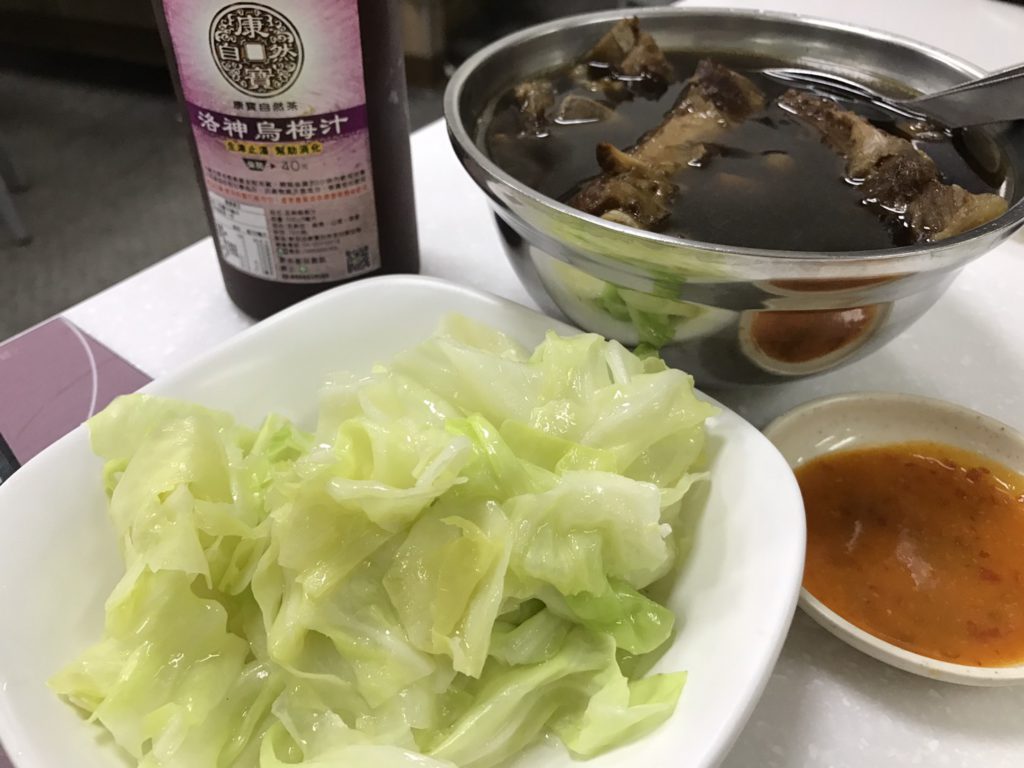台中北區 康寶十全藥燉排骨御膳養生食補 藥膳湯頭順口好喝不甜膩 排骨香嫩又好咬 直接用手抓起來吃就是王道!午餐/宵夜/養生/美味/藥膳/支骨 中式料理 健康養身 民生資訊分享 飲食集錦