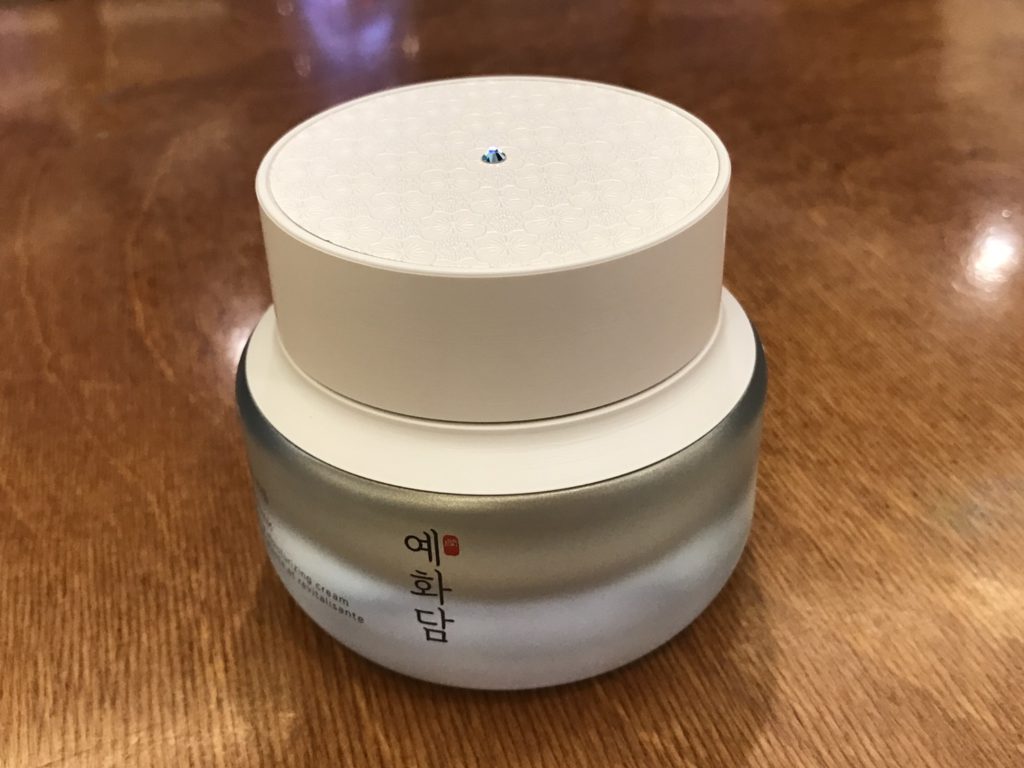 skincare-cream-THE FACE SHOP/菲詩小舖-蘂花譚清新恆水凝霜 湛藍的水藍色霜體,擦起來微涼,潤澤肌膚效果佳!Yehwadam revitalizing moisturizing cream 保養品分享 健康養身 攝影 民生資訊分享