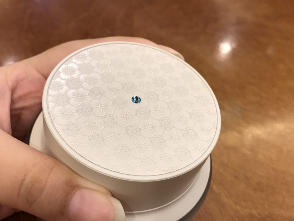 skincare-cream-THE FACE SHOP/菲詩小舖-蘂花譚清新恆水凝霜 湛藍的水藍色霜體，擦起來微涼，潤澤肌膚效果佳！Yehwadam revitalizing moisturizing cream 保養品分享 健康養身 攝影 民生資訊分享 