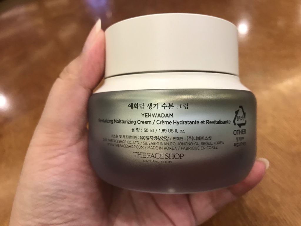 skincare-cream-THE FACE SHOP/菲詩小舖-蘂花譚清新恆水凝霜 湛藍的水藍色霜體，擦起來微涼，潤澤肌膚效果佳！Yehwadam revitalizing moisturizing cream 保養品分享 健康養身 攝影 民生資訊分享 