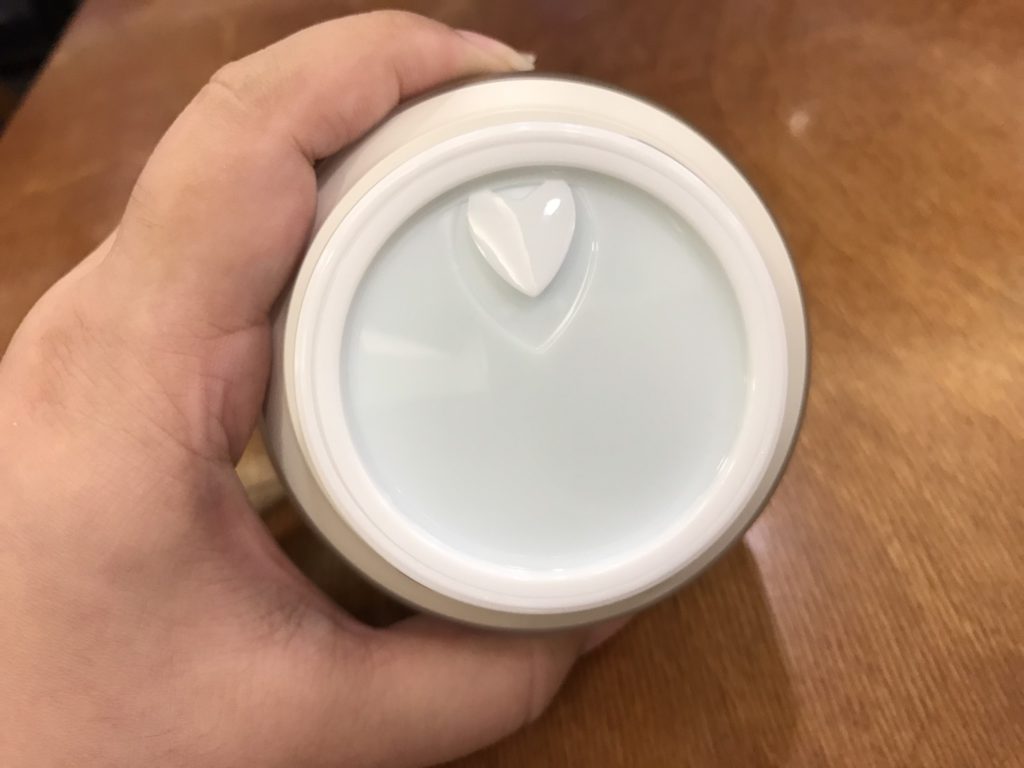 skincare-cream-THE FACE SHOP/菲詩小舖-蘂花譚清新恆水凝霜 湛藍的水藍色霜體,擦起來微涼,潤澤肌膚效果佳!Yehwadam revitalizing moisturizing cream 保養品分享 健康養身 攝影 民生資訊分享