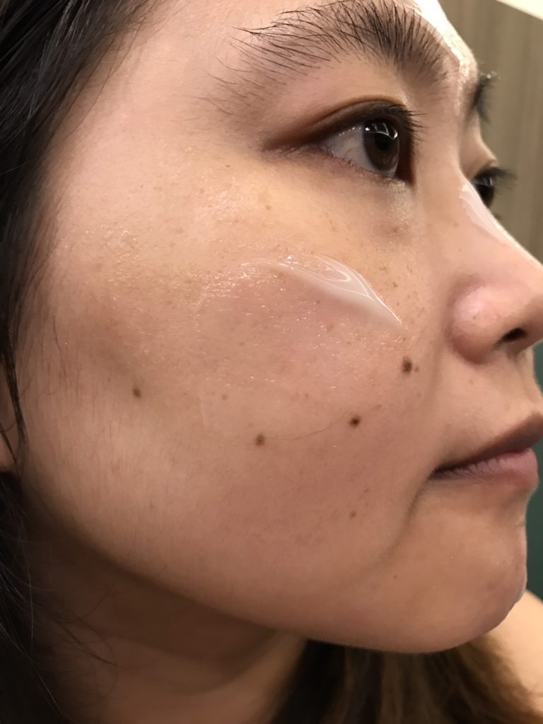 skincare-cream-THE FACE SHOP/菲詩小舖-蘂花譚清新恆水凝霜 湛藍的水藍色霜體,擦起來微涼,潤澤肌膚效果佳!Yehwadam revitalizing moisturizing cream 保養品分享 健康養身 攝影 民生資訊分享