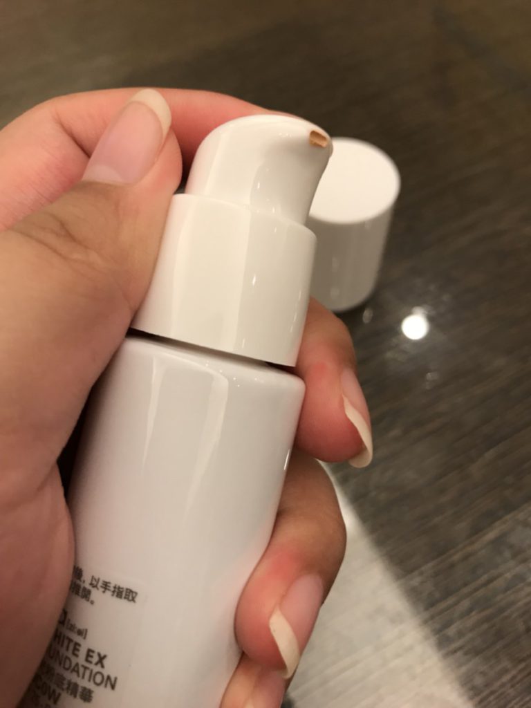 Foundation/底妝分享-Za美白聚光粉底精華/OW0C-白肌適用不黯沉,給你亮白好氣色,出油流汗後稍壓一下會變奶油肌呢!台灣製造的唷~ 彩妝品分享 攝影