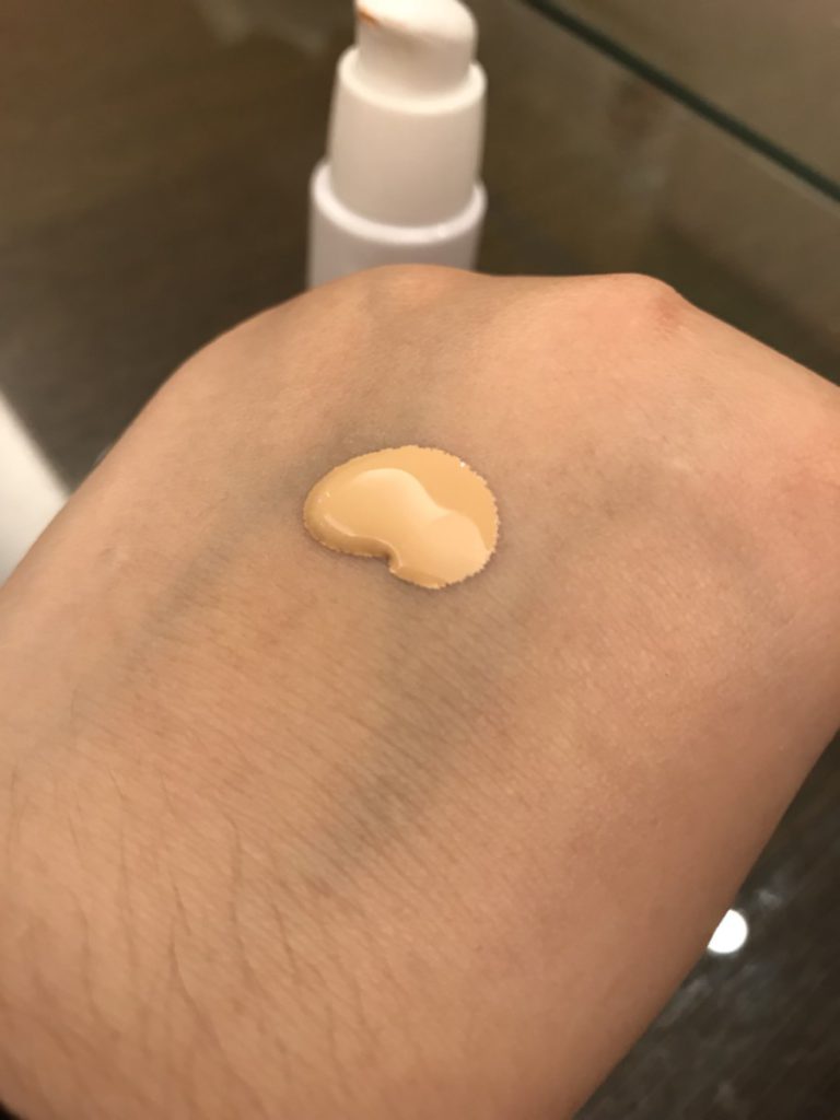 Foundation/底妝分享-Za美白聚光粉底精華/OW0C-白肌適用不黯沉,給你亮白好氣色,出油流汗後稍壓一下會變奶油肌呢!台灣製造的唷~ 彩妝品分享 攝影