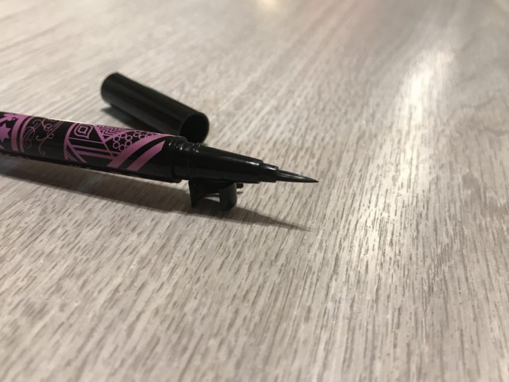 BÉBÉ POSHÉ奢華寶貝-激黑綻放世紀之創持久眼線液筆 描繪出更有魅力的自我! 彩妝品分享 攝影 民生資訊分享