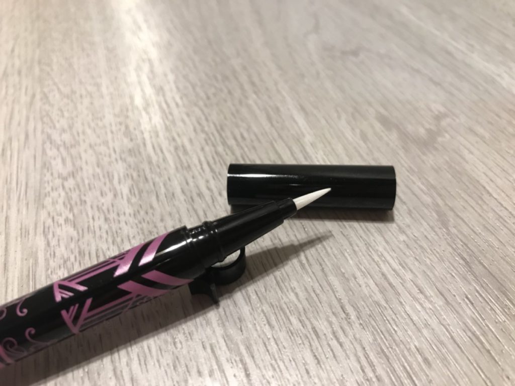 BÉBÉ POSHÉ奢華寶貝-激黑綻放世紀之創持久眼線液筆 描繪出更有魅力的自我! 彩妝品分享 攝影 民生資訊分享