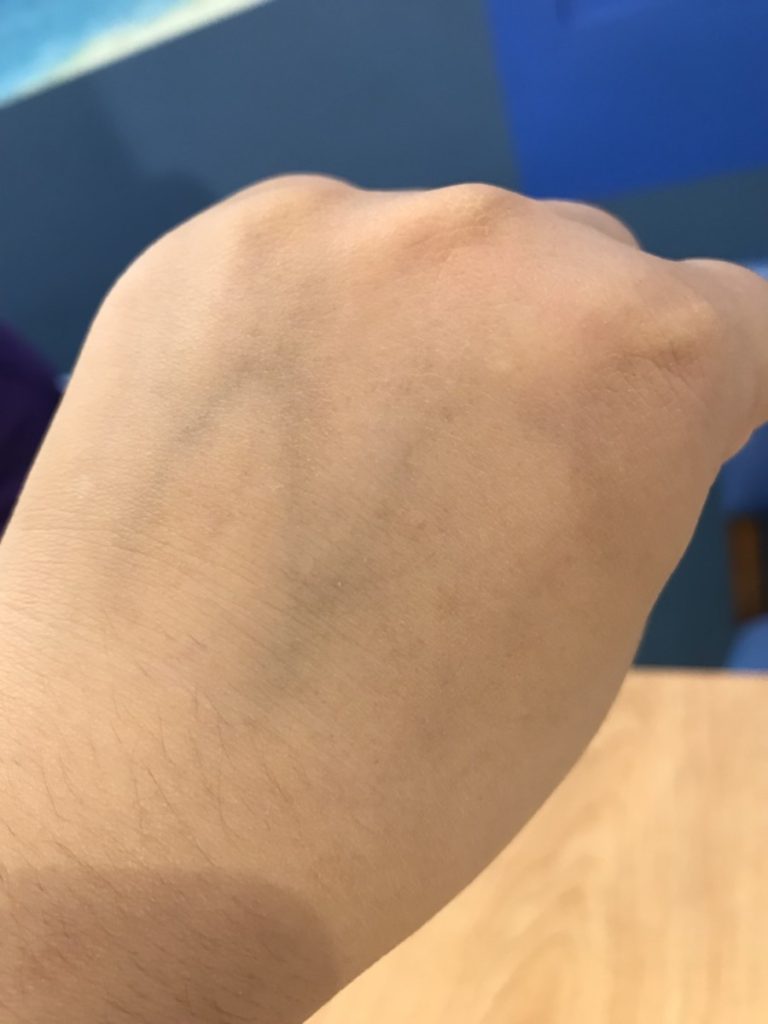 Maybelline黑眼圈擦擦筆真的很好遮瑕!美妝神物無誤!!! 適合夏天使用的彩妝品~ 彩妝品分享 攝影 民生資訊分享