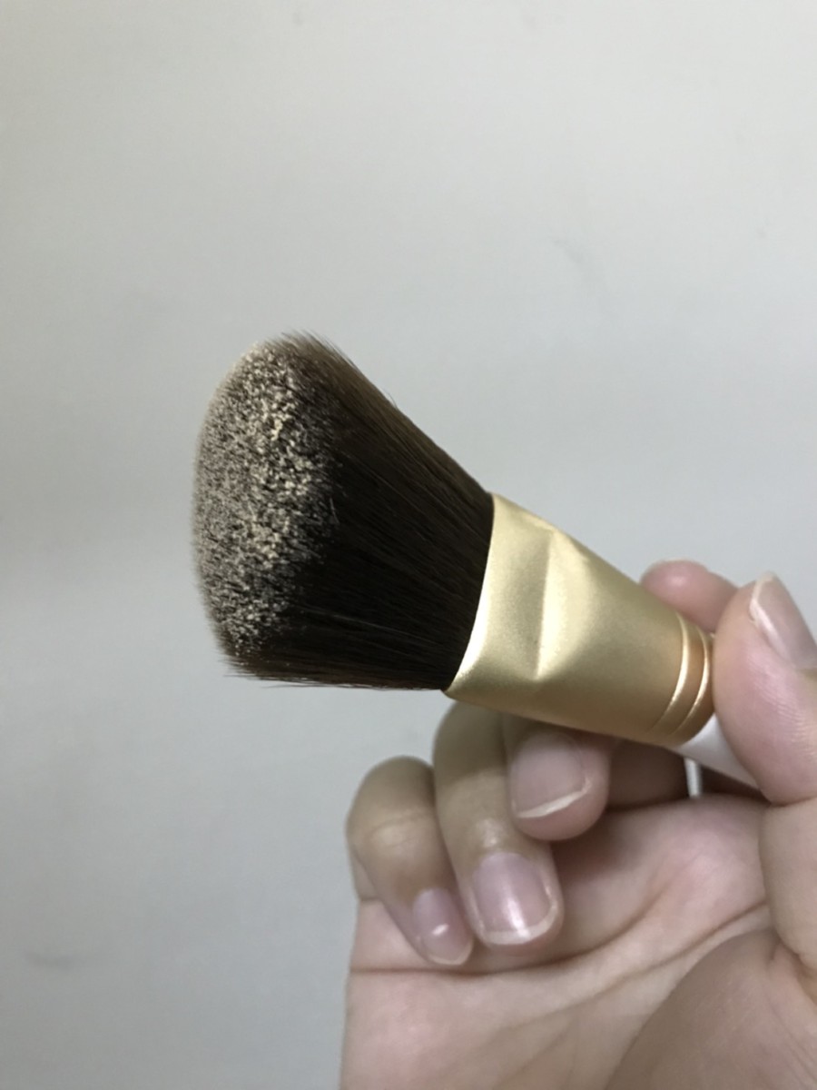 愛用刷具/康是美刷具/Ms. COSMED 斜角微整刷104 尼龍刷毛柔軟好刷，上臉均勻度好，刷毛不易結黏~ 彩妝品分享 攝影 民生資訊分享 