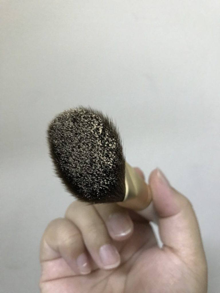 愛用刷具/康是美刷具/Ms. COSMED 斜角微整刷104 尼龍刷毛柔軟好刷，上臉均勻度好，刷毛不易結黏~ 彩妝品分享 攝影 民生資訊分享 