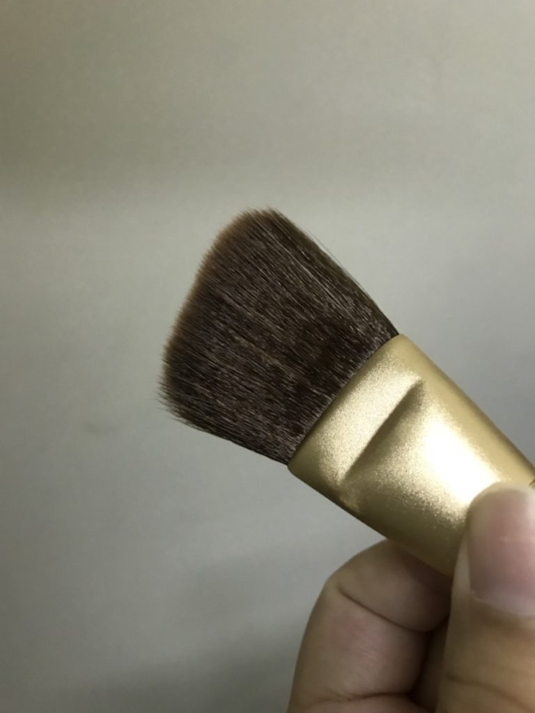 愛用刷具/康是美刷具/Ms. COSMED 斜角微整刷104 尼龍刷毛柔軟好刷,上臉均勻度好,刷毛不易結黏~ 彩妝品分享 攝影 民生資訊分享