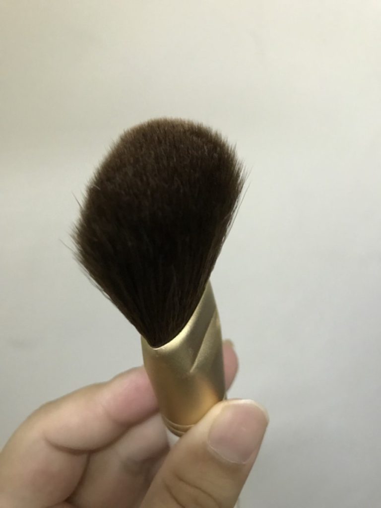 愛用刷具/康是美刷具/Ms. COSMED 斜角微整刷104 尼龍刷毛柔軟好刷，上臉均勻度好，刷毛不易結黏~ 彩妝品分享 攝影 民生資訊分享 