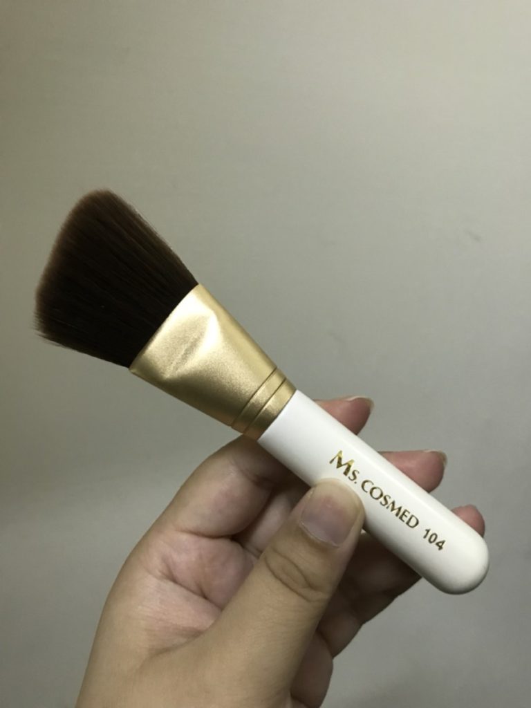 愛用刷具/康是美刷具/Ms. COSMED 斜角微整刷104 尼龍刷毛柔軟好刷,上臉均勻度好,刷毛不易結黏~ 彩妝品分享 攝影 民生資訊分享