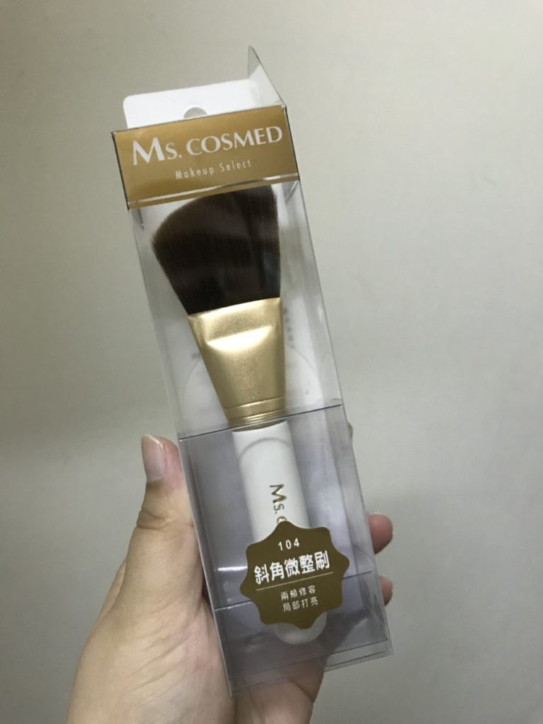愛用刷具/康是美刷具/Ms. COSMED 斜角微整刷104 尼龍刷毛柔軟好刷,上臉均勻度好,刷毛不易結黏~ 彩妝品分享 攝影 民生資訊分享