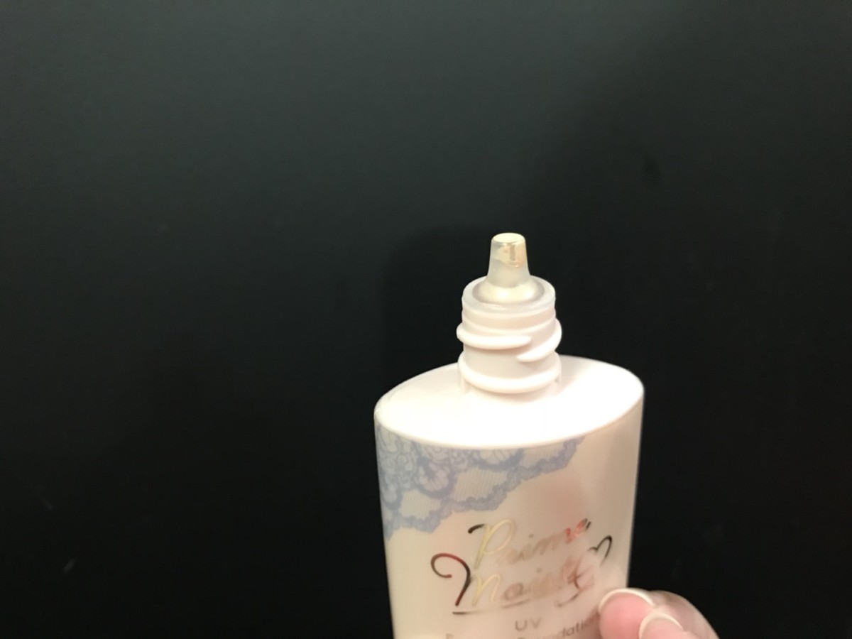 日本彩妝/底妝-kiss 蜜糖肌潤澤精華UV粉底液SPF33/PA+++ 蜜糖/毒藥視天氣判斷，它本質上是適合夏天的好粉底！ 彩妝品 彩妝品分享 攝影 