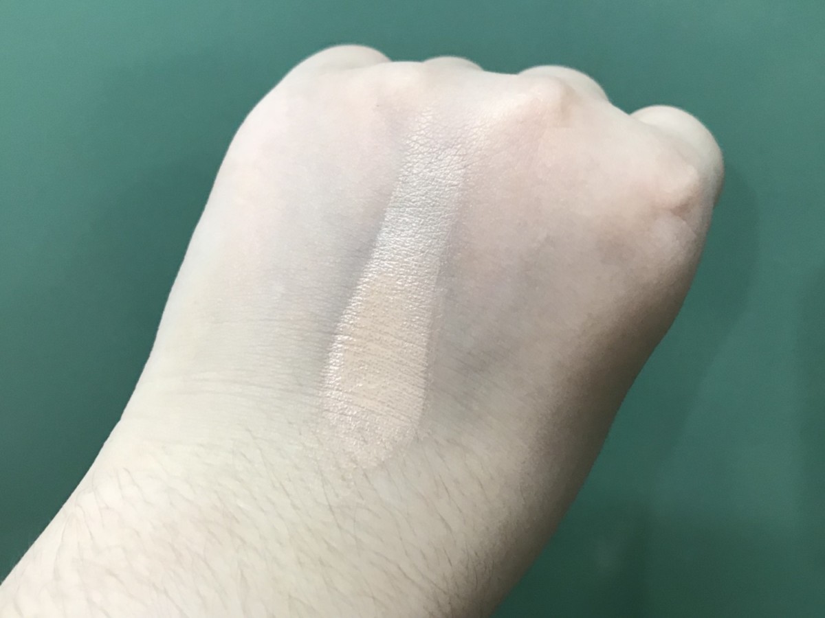 日本彩妝/底妝-kiss 蜜糖肌潤澤精華UV粉底液SPF33/PA+++ 蜜糖/毒藥視天氣判斷,它本質上是適合夏天的好粉底! 彩妝品 彩妝品分享 攝影