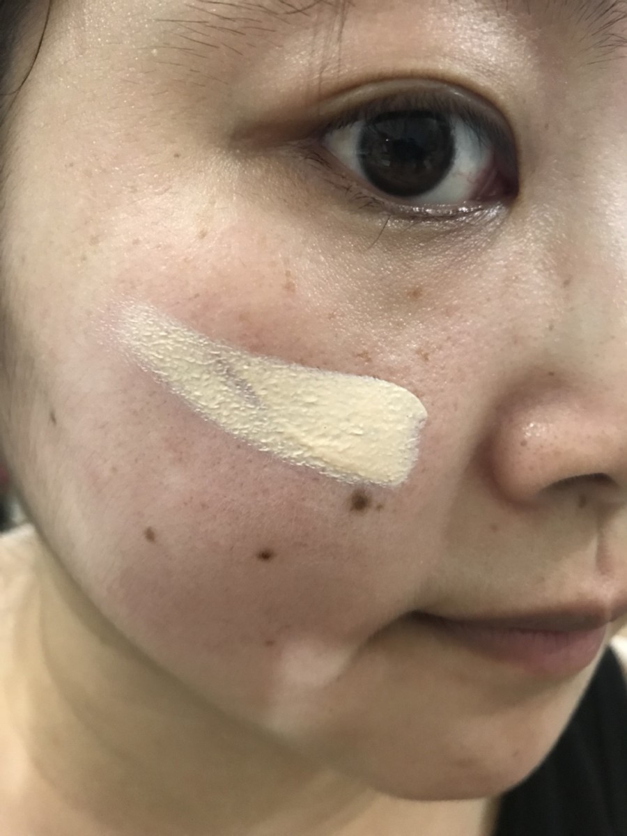 日本底妝/彩妝-kiss裸紗透白持妝隔離霜SPF26/PA++ 一瓶有補土功能的底妝,單上的妝感就好好看,但會引起上妝後面起屑,真的只建議單上! 彩妝品 彩妝品分享 攝影