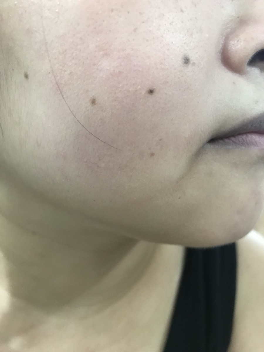 日本彩妝/底妝-kiss 蜜糖肌潤澤精華UV粉底液SPF33/PA+++ 蜜糖/毒藥視天氣判斷,它本質上是適合夏天的好粉底! 彩妝品 彩妝品分享 攝影