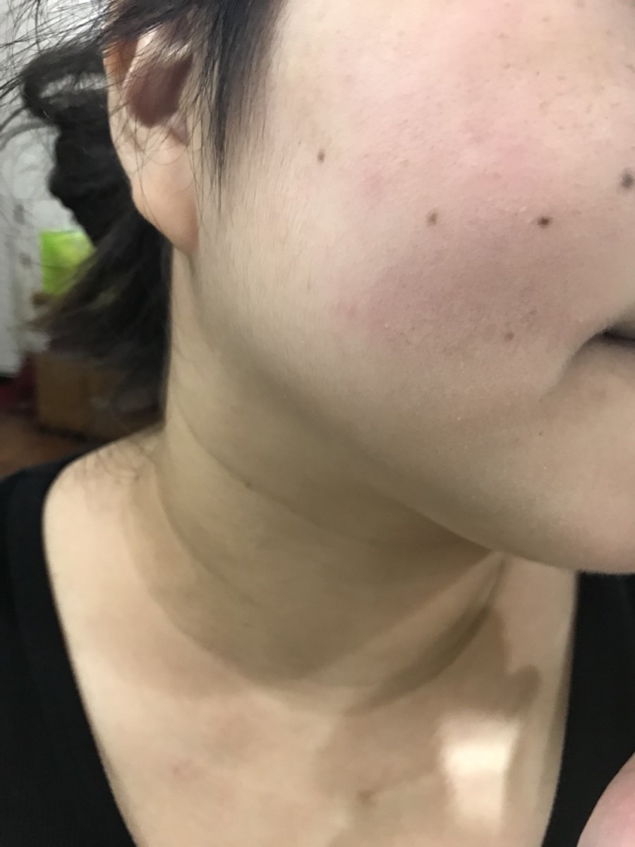日本 kiss 雪紡珠光持妝蜜粉SPF12/PA+ 有點乾的透明蜜粉,適合定妝,細緻的亮粉是妝感加分自然裸透的關鍵 彩妝品 彩妝品分享 攝影