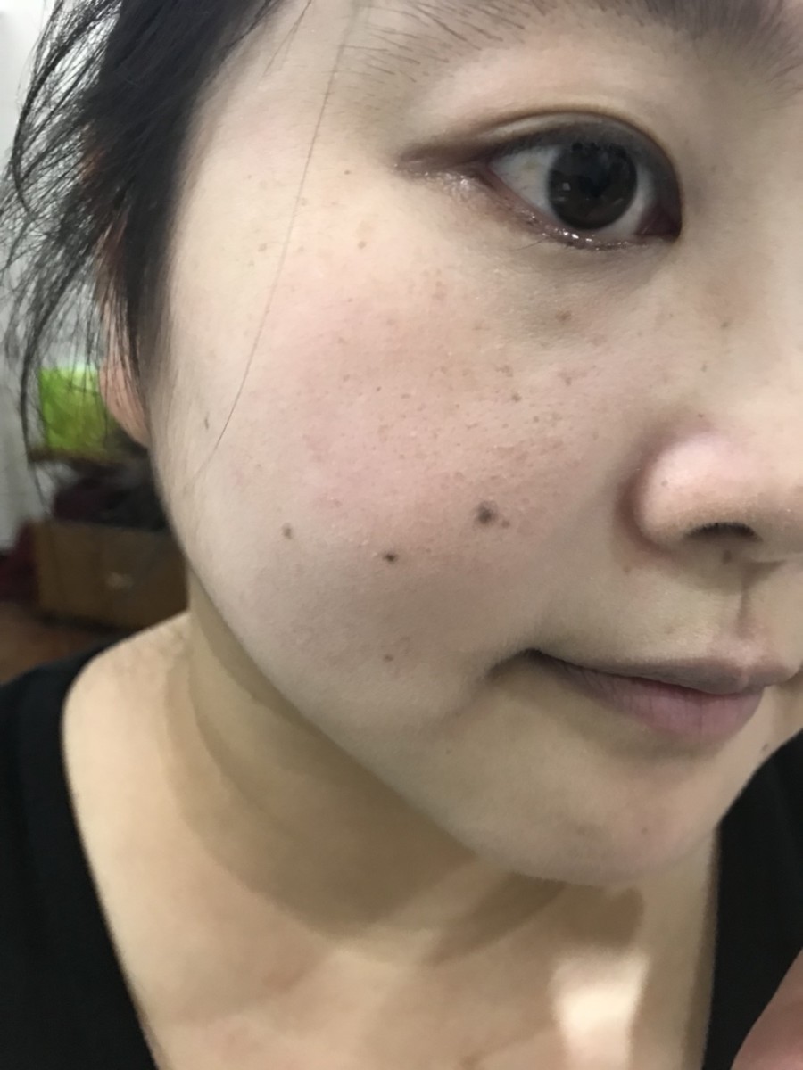 日本彩妝/底妝-kiss 蜜糖肌潤澤精華UV粉底液SPF33/PA+++ 蜜糖/毒藥視天氣判斷,它本質上是適合夏天的好粉底! 彩妝品 彩妝品分享 攝影