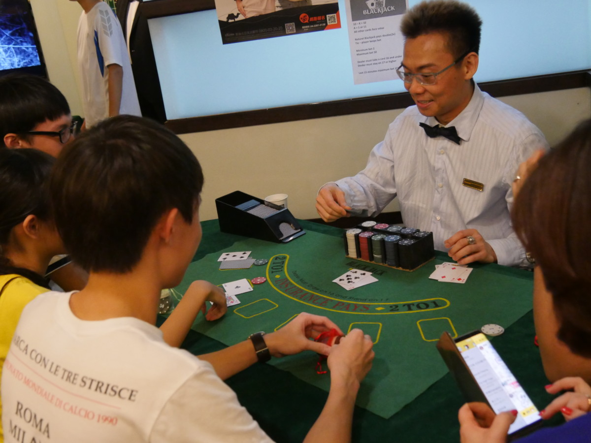 台中北區/互動式學習/英語交流活動-上課是什麼?一起來玩瘋狂桌遊,讓歌倫比亞美語顧問跟你一起嗨翻全場! 民生資訊分享 紓發緒感 論學
