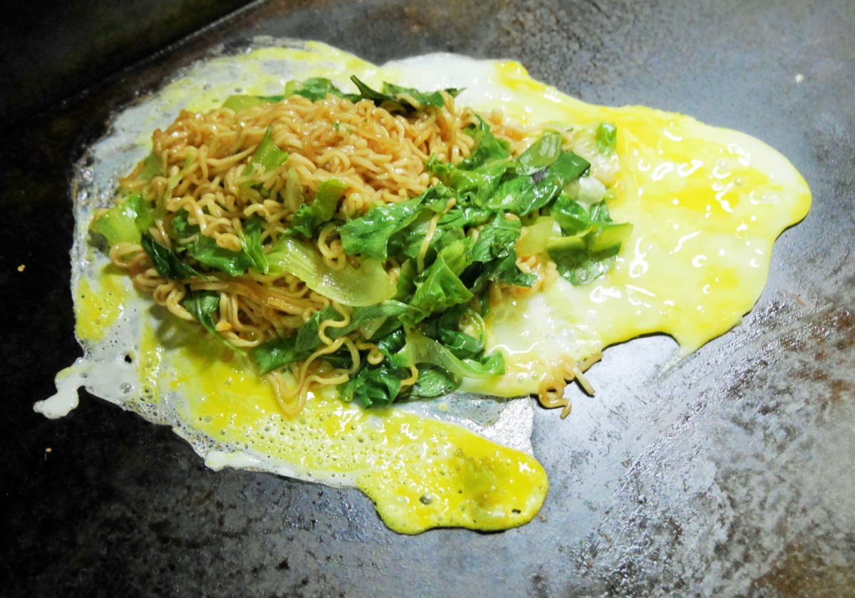內湖美食/捷運港墘站/內湖737巷/夜市美食/食尚玩家採訪-蟹老闆古早味手工蔥油餅 三層爆餡起司蔥抓餅,起司爆炸多,超級邪惡;醬燒王子麵蔥抓餅量超足!素的辣椒醬超香超夠味,限量太搶手,記得提前訂~ 中式料理 民生資訊分享 飲食集錦
