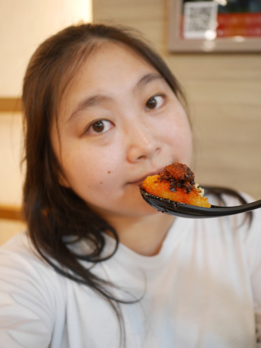 調味醬/辣椒醬推薦-世界第一辣醬-陶華碧老干媽辣椒醬,外食族省錢料理必備,當火鍋沾醬、拌麵、拌飯都很棒!紅油水餃自己做~ 中式料理 宅配食記 攝影 民生資訊分享 自己動手做! 飲食集錦