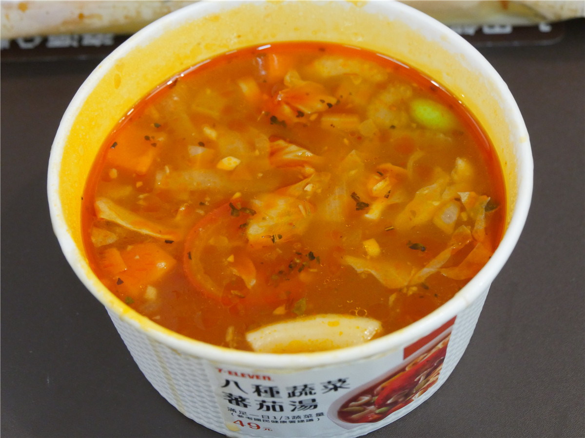 台灣7-11/超商美食-八種蔬菜蕃茄湯、義式香草醬起司麵包,簡單又有飽足感,美味又健康的點心/下午茶/正餐首選! 健康養身 攝影 民生資訊分享 飲食集錦