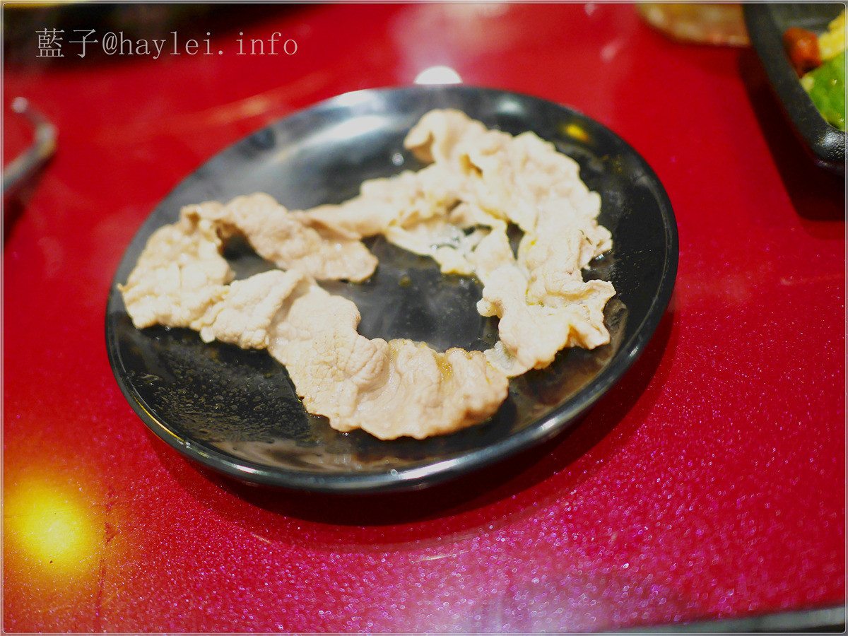 台中西區/小瀋陽碳火小火鍋-台中最好吃的景泰藍酸菜鍋就是這家!台中旅遊/台中美食/台中火鍋推薦/草悟道/銅爐小火鍋/酸菜白肉鍋/食尚玩家採訪/小瀋陽菜單 中式料理 攝影 民生資訊分享 飲食集錦