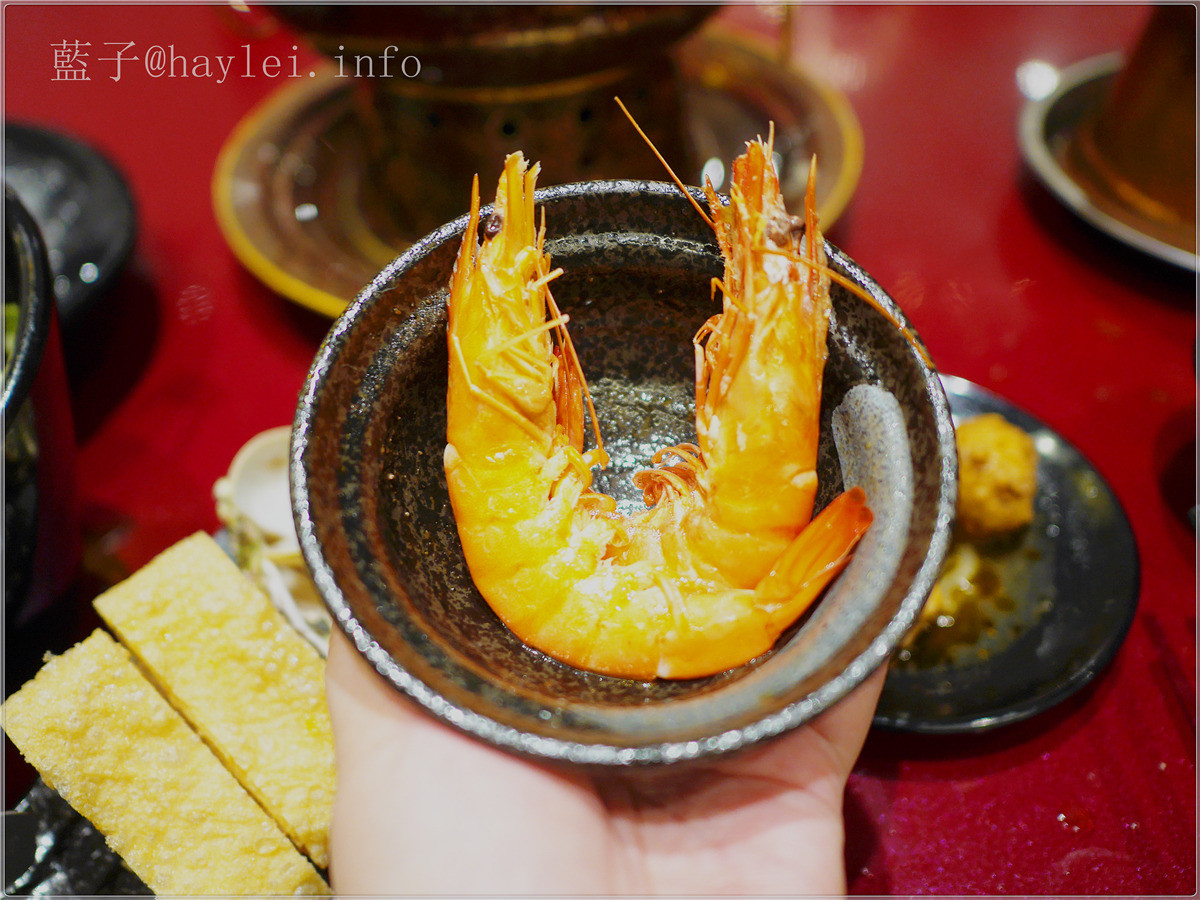 台中西區/小瀋陽碳火小火鍋-台中最好吃的景泰藍酸菜鍋就是這家!台中旅遊/台中美食/台中火鍋推薦/草悟道/銅爐小火鍋/酸菜白肉鍋/食尚玩家採訪/小瀋陽菜單 中式料理 攝影 民生資訊分享 飲食集錦