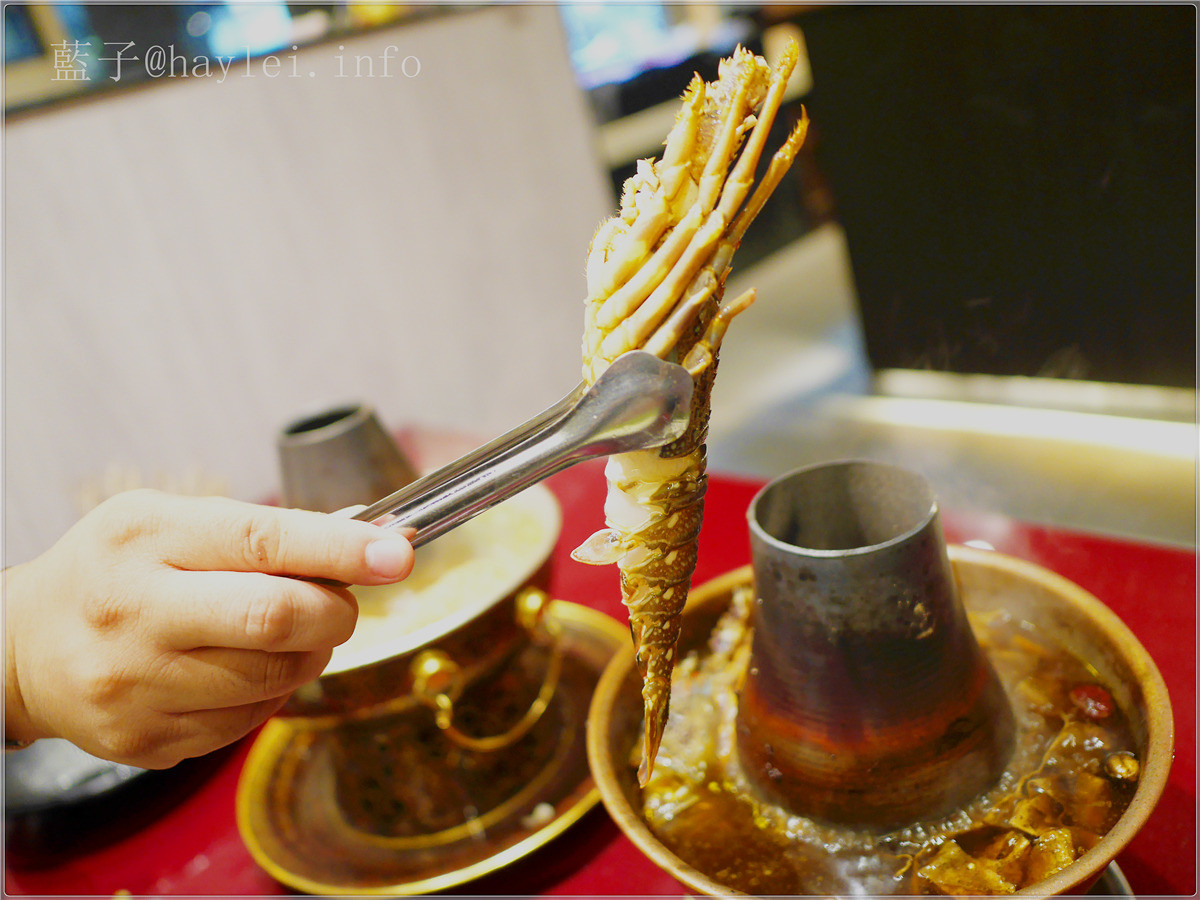 台中西區/小瀋陽碳火小火鍋-台中最好吃的景泰藍酸菜鍋就是這家!台中旅遊/台中美食/台中火鍋推薦/草悟道/銅爐小火鍋/酸菜白肉鍋/食尚玩家採訪/小瀋陽菜單 中式料理 攝影 民生資訊分享 飲食集錦