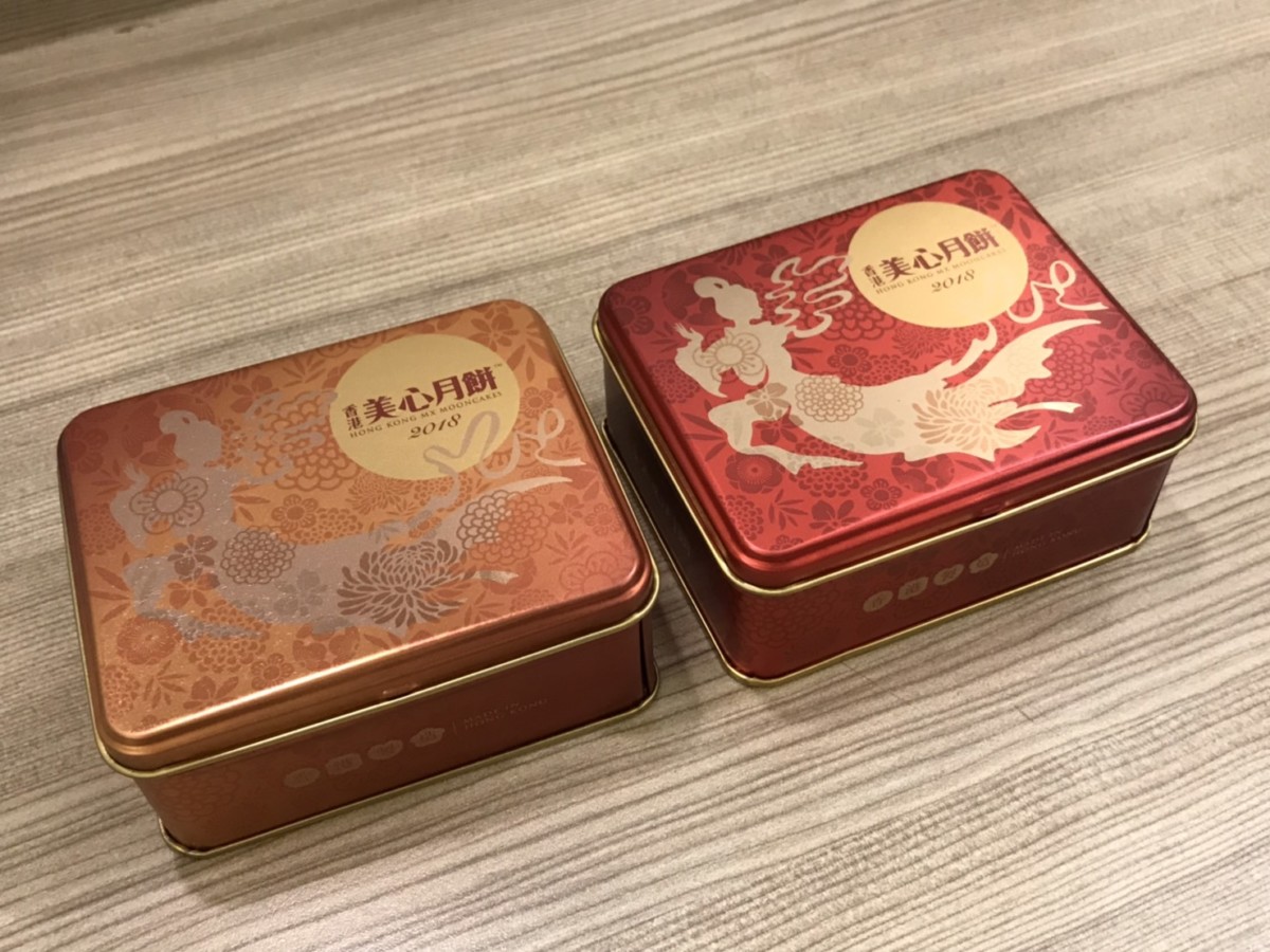 香港食品/中秋必吃美食/美心迷你珍藏版月餅-蛋黃白蓮蓉及蛋黃蓮蓉月餅-流油鹹蛋黃,甜香蓮蓉餡,誘人香氣惹人愛@香港美心月餅 中式料理 民生資訊分享 飲食集錦