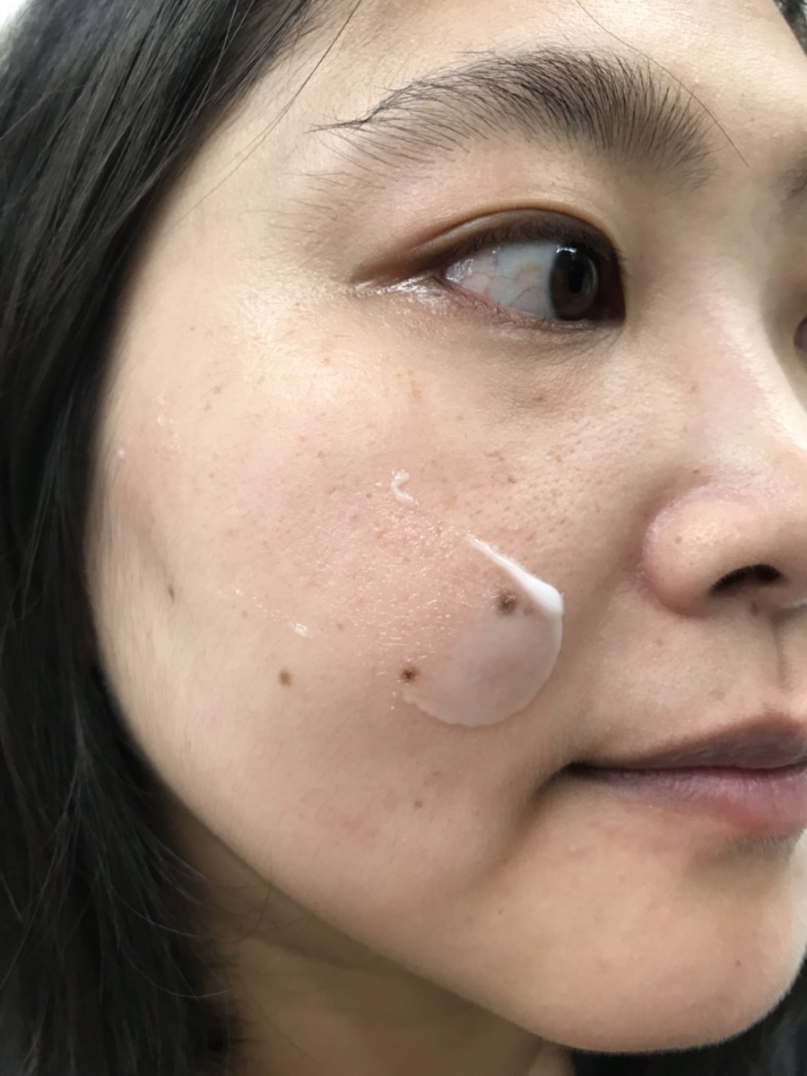 White Truth光感淨透美白凝凍-使用感受輕爽舒適,傳明酸添加,抑制黑色素形成及防止色素斑的形成,美白淡斑更有力! 保養品分享 健康養身 攝影 民生資訊分享