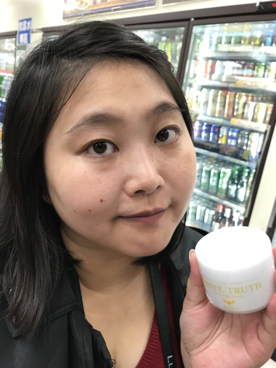 White Truth光感淨透美白凝凍-使用感受輕爽舒適,傳明酸添加,抑制黑色素形成及防止色素斑的形成,美白淡斑更有力! 保養品分享 健康養身 攝影 民生資訊分享