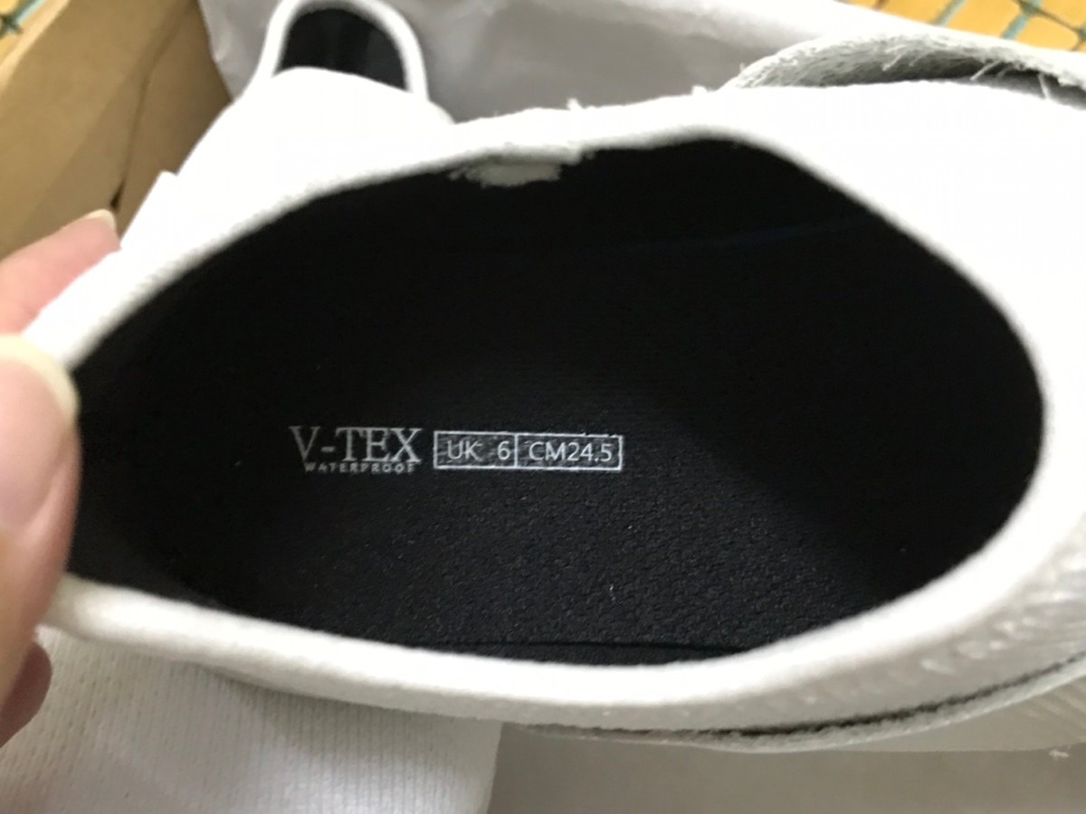 V-TEX Waterproof 地表最強耐水鞋-真正100%耐水技術,從現在開始,穿上秘紳白,感受一下什麼是好搭、好走又不怕髒的好鞋吧~ 健康養身 攝影 民生資訊分享 穿搭分享