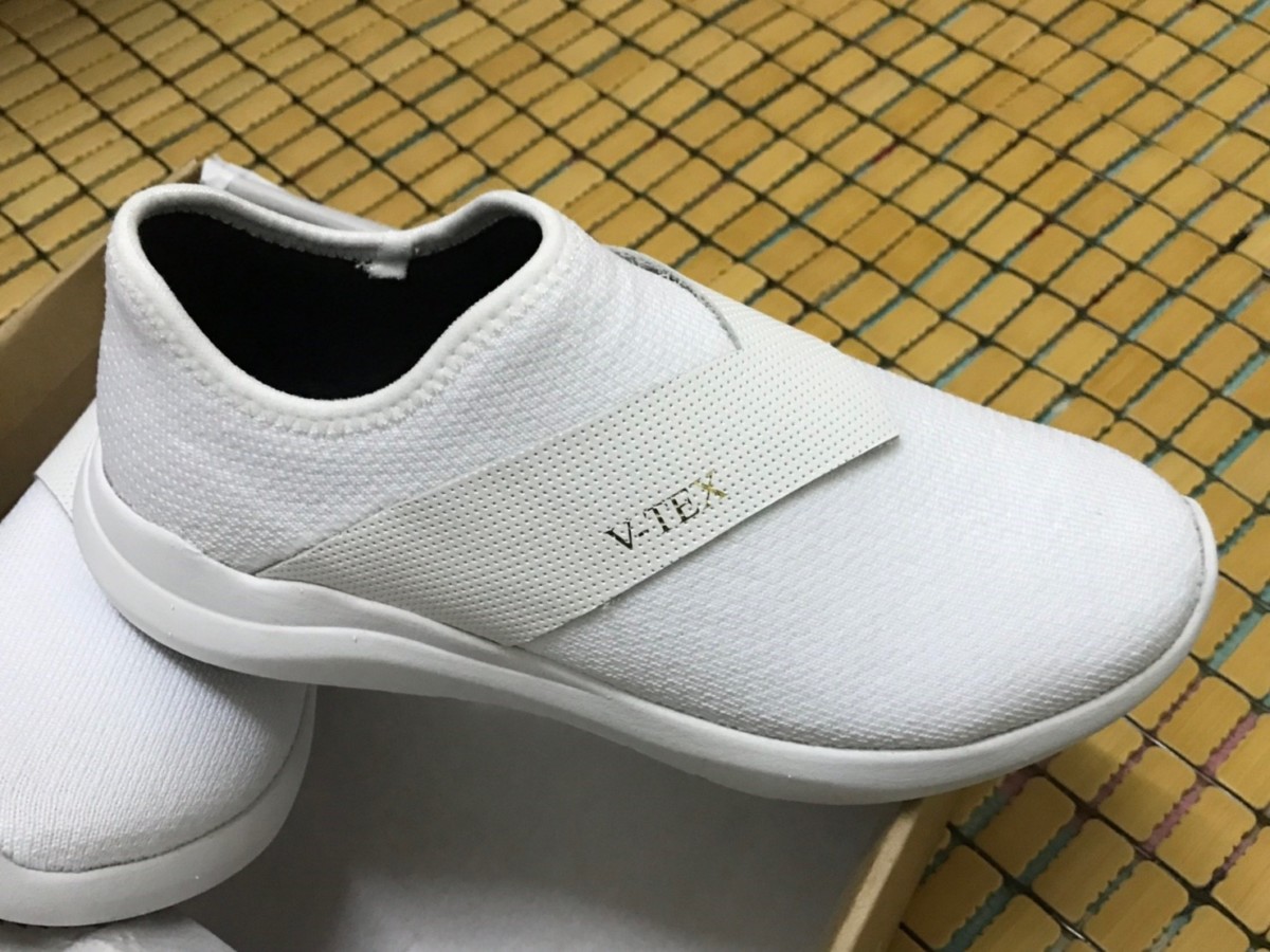 V-TEX Waterproof 地表最強耐水鞋-真正100%耐水技術,從現在開始,穿上秘紳白,感受一下什麼是好搭、好走又不怕髒的好鞋吧~ 健康養身 攝影 民生資訊分享 穿搭分享