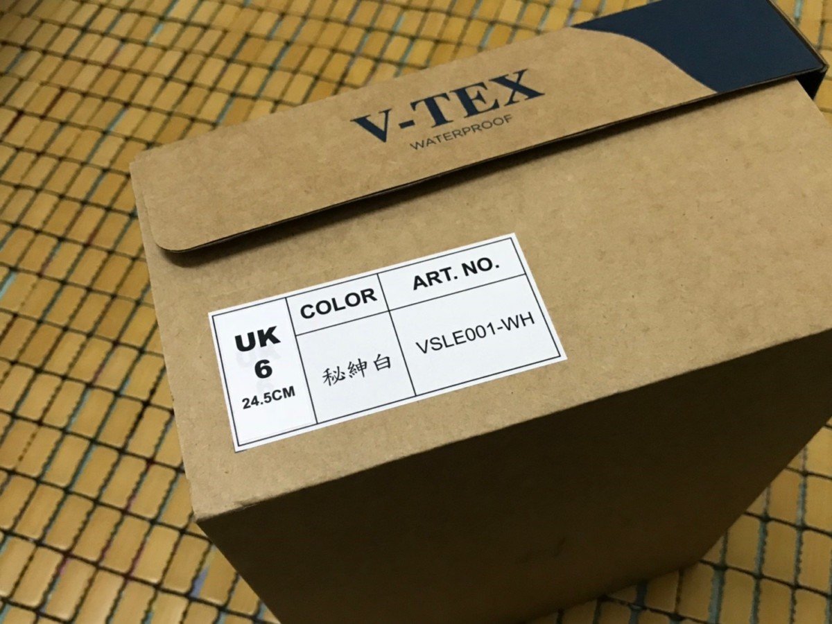 V-TEX Waterproof 地表最強耐水鞋-真正100%耐水技術,從現在開始,穿上秘紳白,感受一下什麼是好搭、好走又不怕髒的好鞋吧~ 健康養身 攝影 民生資訊分享 穿搭分享