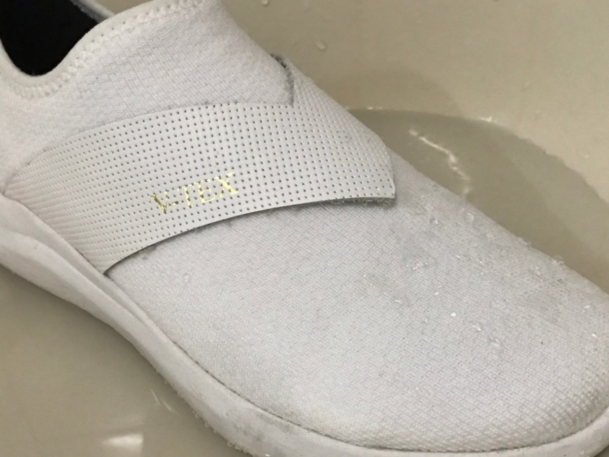 V-TEX Waterproof 地表最強耐水鞋-真正100%耐水技術,從現在開始,穿上秘紳白,感受一下什麼是好搭、好走又不怕髒的好鞋吧~ 健康養身 攝影 民生資訊分享 穿搭分享