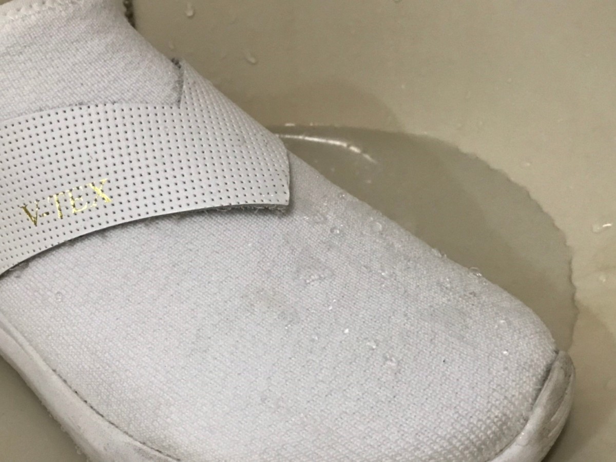 V-TEX Waterproof 地表最強耐水鞋-真正100%耐水技術,從現在開始,穿上秘紳白,感受一下什麼是好搭、好走又不怕髒的好鞋吧~ 健康養身 攝影 民生資訊分享 穿搭分享